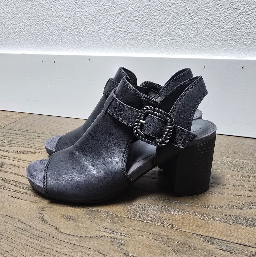Lucky Brand Julenne Cutout Slingback Buckle Block Heel Sandal in Black